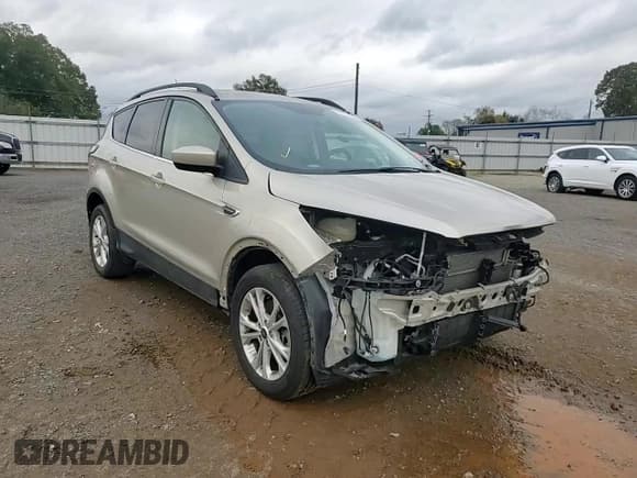 ✅ 2018 Ford Escape SE • VIN: 1FMCU9GDXJUC35817 • Lot: 82746185. Wystawiony na Copart z przebiegiem 59 003 mil. Bezpłatny archiwum sprzedaży aukcyjnych z USA i szczegółowy raport historii pojazdu na DreamBid. Zdjęcie 15.