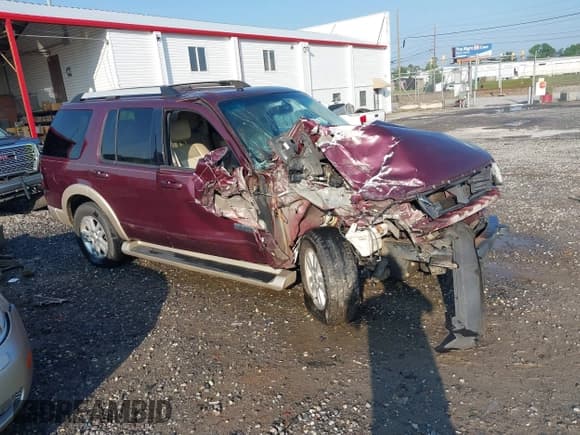 ✅ 2007 Ford Explorer Eddie Bauer • VIN: 1FMEU74807UB19295 • Lot: 42473338. Wystawiony na IAAI z przebiegiem 300 842 mil. Bezpłatny archiwum sprzedaży aukcyjnych z USA i szczegółowy raport historii pojazdu na DreamBid. Zdjęcie 1.