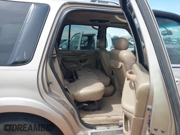 ✅ 2002 Lincoln Navigator • VIN: 5LMFU28RX2LJ01389 • Lot: 42810161. Wystawiony na IAAI z przebiegiem Nie podano. Bezpłatny archiwum sprzedaży aukcyjnych z USA i szczegółowy raport historii pojazdu na DreamBid. Zdjęcie 8.