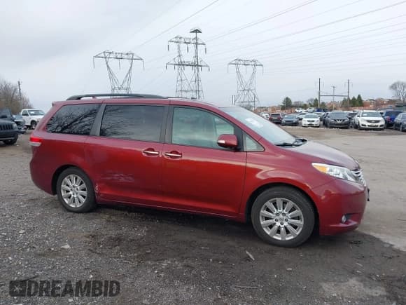 ✅ 2013 Toyota Sienna XLE • VIN: 5TDDK3DC1DS068215 • Lot: 41610737. Wystawiony na IAAI z przebiegiem 168 186 mil. Bezpłatny archiwum sprzedaży aukcyjnych z USA i szczegółowy raport historii pojazdu na DreamBid. Zdjęcie 6.