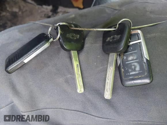 ✅ 2017 Chevrolet Silverado 2500HD Work Truck • VIN: 1GC1KUEG5HF222795 • Lot: 41717477. Wystawiony na IAAI z przebiegiem 223 784 mil. Bezpłatny archiwum sprzedaży aukcyjnych z USA i szczegółowy raport historii pojazdu na DreamBid. Zdjęcie 11.