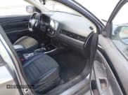 ✅ 2020 Mitsubishi Outlander SE • VIN: JA4AD3A3XLZ006238 • Lot: 42209359. Listed on IAAI with 90,229 mi. Free auction sales archive from the USA and detailed vehicle history report at DreamBid. Image 5.