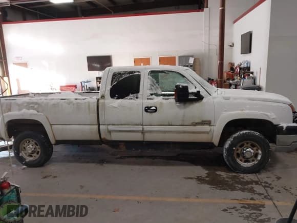 ✅ 2004 Chevrolet Silverado 2500HD LT • VIN: 1GCHK29114E207770 • Lot: 43854934. Wystawiony na IAAI z przebiegiem Nie podano. Bezpłatny archiwum sprzedaży aukcyjnych z USA i szczegółowy raport historii pojazdu na DreamBid. Zdjęcie 13.