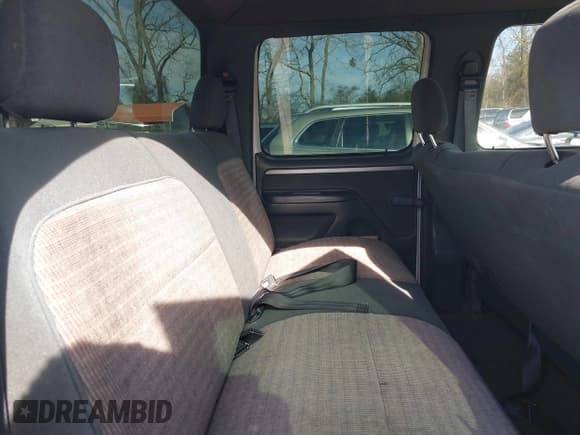 ✅ 1992 Ford F-350 • VIN: 2FTJW35M7NCA62687 • Lot: 41606719. Wystawiony na IAAI z przebiegiem 207 862 mil. Bezpłatny archiwum sprzedaży aukcyjnych z USA i szczegółowy raport historii pojazdu na DreamBid. Zdjęcie 8.