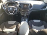 ✅ 2014 Jeep Cherokee Latitude • VIN: 1C4PJMCS4EW320202 • Lot: 85836685. Wystawiony na Copart z przebiegiem 207 877 mil. Bezpłatny archiwum sprzedaży aukcyjnych z USA i szczegółowy raport historii pojazdu na DreamBid. Zdjęcie 8.