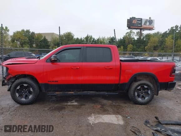 ✅ 2019 Ram 1500 Rebel • VIN: 1C6SRFLT8KN915182 • Lot: 43528413. Wystawiony na IAAI z przebiegiem 188 700 mil. Bezpłatny archiwum sprzedaży aukcyjnych z USA i szczegółowy raport historii pojazdu na DreamBid. Zdjęcie 15.
