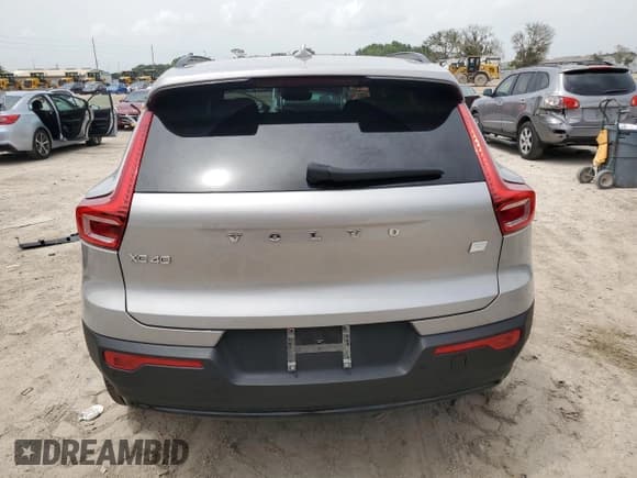 ✅ 2023 Volvo XC40 Ultimate • VIN: YV4ED3UMXP2945977 • Lot: 62649034. Listed on Copart with 10,853 mi. Free auction sales archive from the USA and detailed vehicle history report at DreamBid. Image 6.