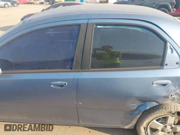 2006 Chevrolet Aveo LT z VIN KL1TG56666B600429, wystawiony jako IAAI lot #43103604 z przebiegiem 83 477 mil mil oraz . Historia ofert i sprzedaży dostępna na DreamBid. Obrazek 14.