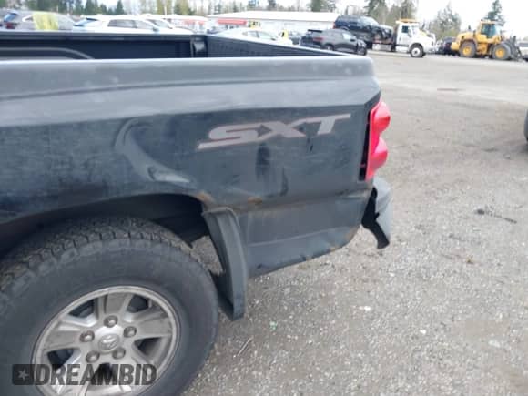 2008 Dodge Dakota z VIN 1D7HW32KX8S560888, wystawiony jako IAAI lot #42025097 z przebiegiem 46 639 mil mil oraz . Historia ofert i sprzedaży dostępna na DreamBid. Obrazek 6.