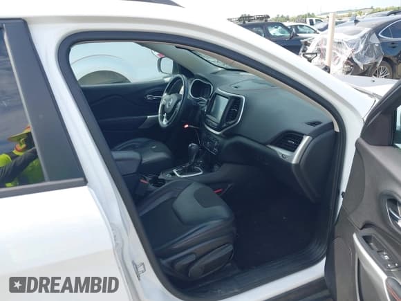 ✅ 2018 Jeep Cherokee Trailhawk • VIN: 1C4PJMBX1JD599241 • Лот: 43022631. Опубликован ранее на IAAI с пробегом 72 573 миль. Бесплатный доступ к архиву аукционных продаж из США и подробный отчёт об истории автомобиля на DreamBid. Изображение 5.