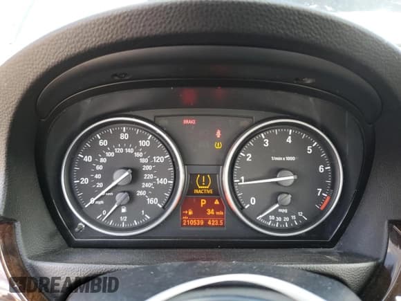 ✅ 2011 BMW 3 Series 328i • VIN: WBAPH5G55BNM75068 • Lot: 82330565. Wystawiony na Copart z przebiegiem 210 539 mil. Bezpłatny archiwum sprzedaży aukcyjnych z USA i szczegółowy raport historii pojazdu na DreamBid. Zdjęcie 9.