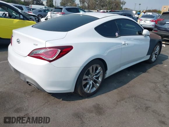 ✅ 2014 Hyundai Genesis Coupe Premium • VIN: KMHHT6KD7EU114232 • Lot: 42917030. Wystawiony na IAAI z przebiegiem 72 006 mil. Bezpłatny archiwum sprzedaży aukcyjnych z USA i szczegółowy raport historii pojazdu na DreamBid. Zdjęcie 4.