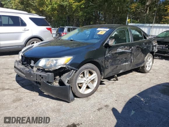 ✅ 2014 Toyota Camry SE • VIN: 4T1BF1FK5EU832337 • Лот: 87214625. Опубликован ранее на Copart с пробегом 182 497 миль. Бесплатный доступ к архиву аукционных продаж из США и подробный отчёт об истории автомобиля на DreamBid. Изображение 1.