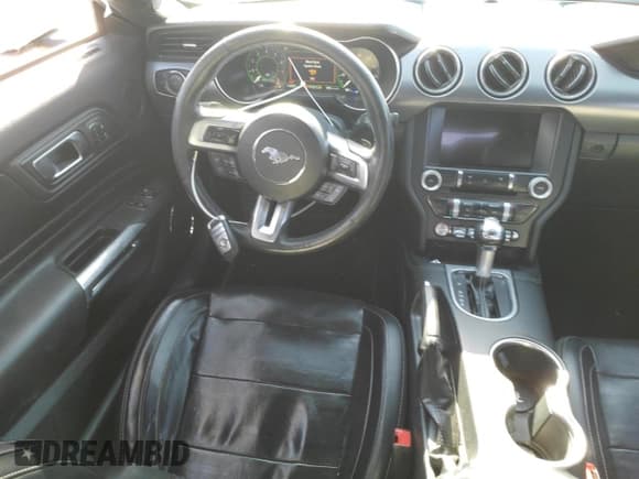 ✅ 2019 Ford Mustang EcoBoost Premium • VIN: 1FA6P8TH7K5205137 • Lot: 87017225. Wystawiony na Copart z przebiegiem 112 321 mil. Bezpłatny archiwum sprzedaży aukcyjnych z USA i szczegółowy raport historii pojazdu na DreamBid. Zdjęcie 8.