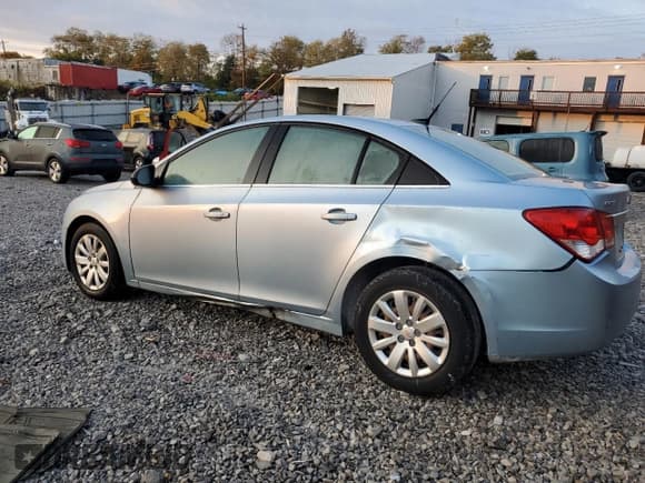 ✅ 2011 Chevrolet Cruze LS • VIN: 1G1PC5SH5B7101592 • Lot: 87284085. Listed on Copart with 166,444 mi. Free auction sales archive from the USA and detailed vehicle history report at DreamBid. Image 2.