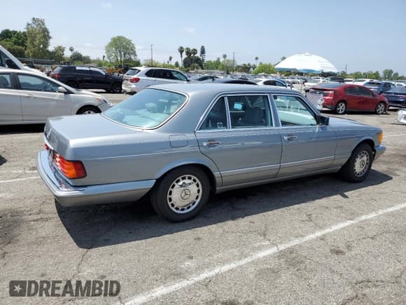 ✅ 1988 Mercedes-Benz 560 • VIN: WDBCA39D7JA398223 • Lot: 59127585. Listed on Copart with 36,764 mi. Free auction sales archive from the USA and detailed vehicle history report at DreamBid. Image 3.