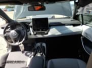 ✅ 2025 Toyota Corolla SE • VIN: 5YFP4MCE9SP239671 • Lot: 89654165. Wystawiony na Copart z przebiegiem 5 641 mil. Bezpłatny archiwum sprzedaży aukcyjnych z USA i szczegółowy raport historii pojazdu na DreamBid. Zdjęcie 8.