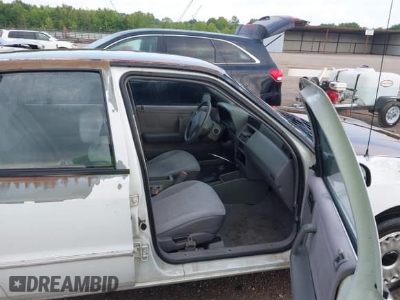 ✅ 1994 Plymouth Sundance • VIN: 1P3AP28K4RN174316 • Lot: 42612754. Wystawiony na IAAI z przebiegiem 147 601 mil. Bezpłatny archiwum sprzedaży aukcyjnych z USA i szczegółowy raport historii pojazdu na DreamBid. Zdjęcie 5.