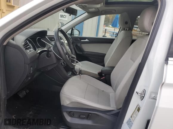 ✅ 2020 Volkswagen Tiguan SE • VIN: 3VV2B7AX9LM021245 • Lot: 90531005. Wystawiony na Copart z przebiegiem 176 543 mil. Bezpłatny archiwum sprzedaży aukcyjnych z USA i szczegółowy raport historii pojazdu na DreamBid. Zdjęcie 7.