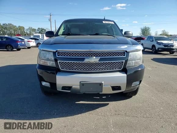 ✅ 2011 Chevrolet Tahoe LT • VIN: 1GNSKBE06BR171588 • Lot: 82760715. Wystawiony na Copart z przebiegiem 260 896 mil. Bezpłatny archiwum sprzedaży aukcyjnych z USA i szczegółowy raport historii pojazdu na DreamBid. Zdjęcie 14.