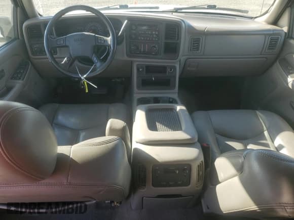 ✅ 2005 GMC Sierra 1500 • VIN: 1GTHC23275F938231 • Лот: 85245654. Опубликован ранее на Copart с пробегом 131 868 миль. Бесплатный доступ к архиву аукционных продаж из США и подробный отчёт об истории автомобиля на DreamBid. Изображение 8.