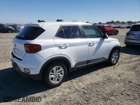 ✅ 2021 Hyundai Venue SE • VIN: KMHRB8A39MU073709 • Lot: 82390575. Wystawiony na Copart z przebiegiem 76 779 mil. Bezpłatny archiwum sprzedaży aukcyjnych z USA i szczegółowy raport historii pojazdu na DreamBid. Zdjęcie 3.