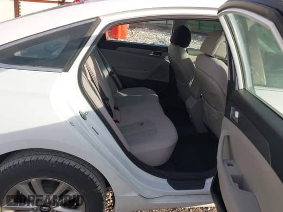 2016 Hyundai Sonata SE z VIN 5NPE24AF7GH336591, wystawiony jako IAAI lot #43367139 z przebiegiem 105 247 mil mil oraz . Historia ofert i sprzedaży dostępna na DreamBid. Obrazek 8.