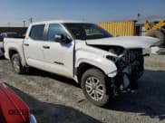 ✅ 2025 Toyota Tundra SR5 • VIN: 5TFLA5DB7SX320137 • Lot: 84996595. Wystawiony na Copart z przebiegiem 5 067 mil. Bezpłatny archiwum sprzedaży aukcyjnych z USA i szczegółowy raport historii pojazdu na DreamBid. Zdjęcie 4.