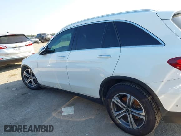 ✅ 2021 Mercedes-Benz GLC 300 • VIN: W1N0G8DB2MV283654 • Lot: 43362100. Listed on IAAI with 77,092 mi. Free auction sales archive from the USA and detailed vehicle history report at DreamBid. Image 14.
