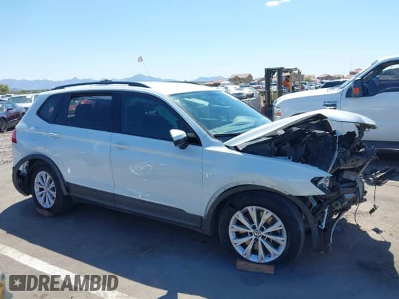 ✅ 2020 Volkswagen Tiguan S • VIN: 3VV1B7AX3LM181486 • Lot: 42228279. Wystawiony na IAAI z przebiegiem 61 901 mil. Bezpłatny archiwum sprzedaży aukcyjnych z USA i szczegółowy raport historii pojazdu na DreamBid. Zdjęcie 1.