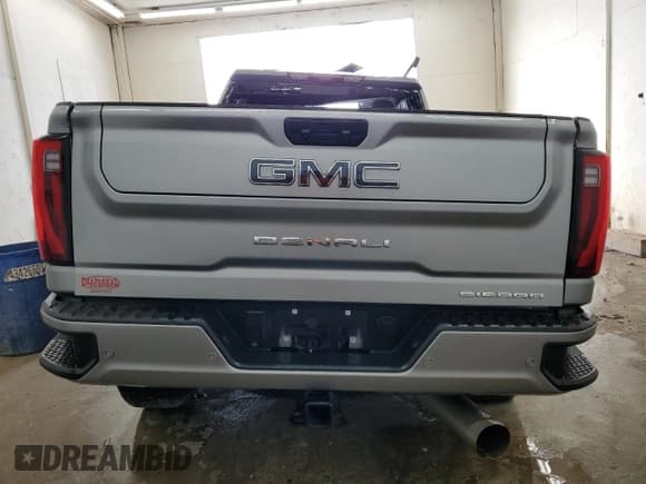 ✅ 2025 GMC Sierra 2500HD Denali Ultimate • VIN: 1GT4UXEY5SF143331 • Lot: 62004035. Wystawiony na Copart z przebiegiem Nie podano. Bezpłatny archiwum sprzedaży aukcyjnych z USA i szczegółowy raport historii pojazdu na DreamBid. Zdjęcie 6.