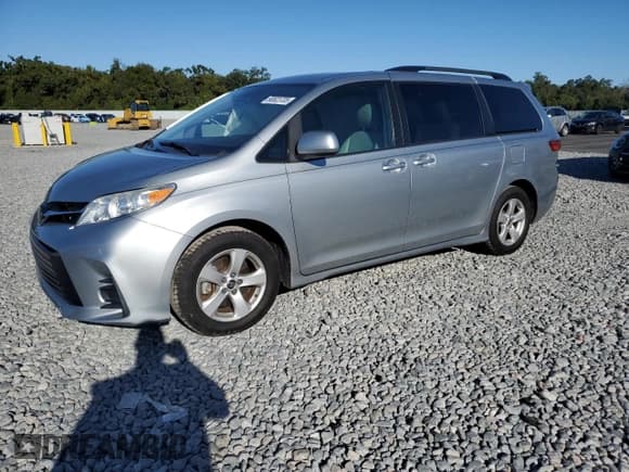 ✅ 2020 Toyota Sienna LE • VIN: 5TDKZ3DC4LS022220 • Lot: 90823735. Listed on Copart with 104,011 mi. Free auction sales archive from the USA and detailed vehicle history report at DreamBid. Image 1.