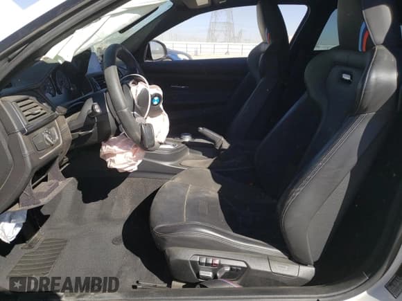 ✅ 2019 BMW M4 CS • VIN: WBS3S7C50KAC09660 • Lot: 71294313. Wystawiony na Copart z przebiegiem 60 721 mil. Bezpłatny archiwum sprzedaży aukcyjnych z USA i szczegółowy raport historii pojazdu na DreamBid. Zdjęcie 7.