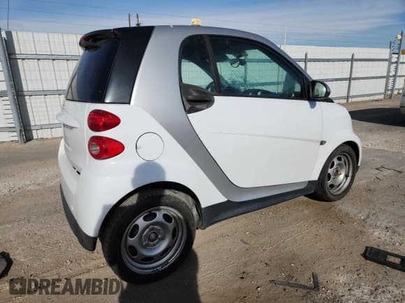 ✅ 2013 Smart fortwo Pure • VIN: WMEEJ3BA6DK623631 • Лот: 90112595. Опубликован ранее на Copart с пробегом 111 563 миль. Бесплатный доступ к архиву аукционных продаж из США и подробный отчёт об истории автомобиля на DreamBid. Изображение 3.
