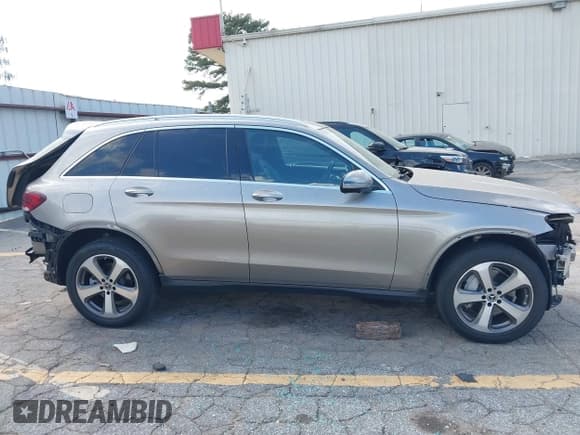 ✅ 2020 Mercedes-Benz GLC 300 • VIN: WDC0G8DBXLF727096 • Lot: 43394734. Listed on IAAI with 82,197 mi. Free auction sales archive from the USA and detailed vehicle history report at DreamBid. Image 14.