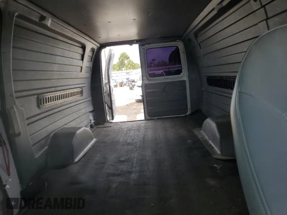 ✅ 2003 Ford Econoline Cargo Super • VIN: 1FTNS24L33HB79897 • Лот: 68431674. Опубликован ранее на Copart с пробегом 493 354 миль. Бесплатный доступ к архиву аукционных продаж из США и подробный отчёт об истории автомобиля на DreamBid. Изображение 10.