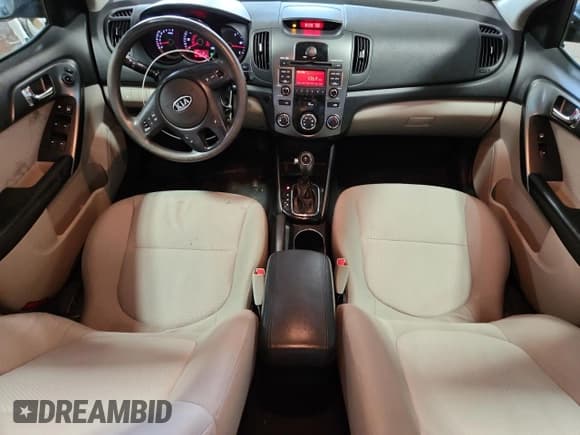 ✅ 2013 Kia Forte EX • VIN: KNAFU5A28D5701435 • Лот: 80513845. Опубликован ранее на Copart с пробегом 138 642 миль. Бесплатный доступ к архиву аукционных продаж из США и подробный отчёт об истории автомобиля на DreamBid. Изображение 8.