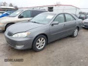 ✅ 2005 Toyota Camry LE • VIN: 4T1BE30K45U607141 • Лот: 43747746. Опубликован ранее на IAAI с пробегом 179 529 миль. Бесплатный доступ к архиву аукционных продаж из США и подробный отчёт об истории автомобиля на DreamBid. Изображение 2.