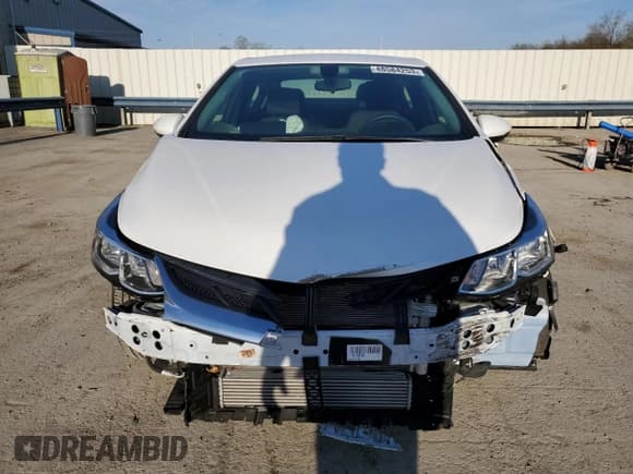 ✅ 2019 Chevrolet Cruze LS • VIN: 1G1BC5SM6K7153224 • Lot: 48584253. Listed on Copart with 10,525 mi. Free auction sales archive from the USA and detailed vehicle history report at DreamBid. Image 5.