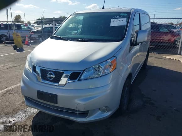 ✅ 2018 Nissan NV200 SV • VIN: 3N6CM0KN0JK700490 • Lot: 43640303. Wystawiony na IAAI z przebiegiem 136 740 mil. Bezpłatny archiwum sprzedaży aukcyjnych z USA i szczegółowy raport historii pojazdu na DreamBid. Zdjęcie 2.