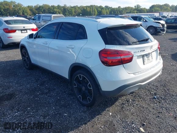 ✅ 2019 Mercedes-Benz GLA 250 • VIN: WDCTG4EB2KJ551287 • Лот: 43243524. Опубликован ранее на IAAI с пробегом 142 680 миль. Бесплатный доступ к архиву аукционных продаж из США и подробный отчёт об истории автомобиля на DreamBid. Изображение 3.