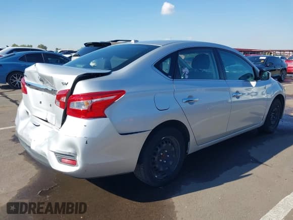 ✅ 2017 Nissan Sentra SV • VIN: 3N1AB7AP5HL643707 • Lot: 43784614. Wystawiony na IAAI z przebiegiem 119 985 mil. Bezpłatny archiwum sprzedaży aukcyjnych z USA i szczegółowy raport historii pojazdu na DreamBid. Zdjęcie 4.