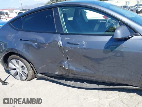 ✅ 2023 Tesla Model Y Long Range • VIN: 7SAYGDEE8PA122529 • Lot: 43101493. Listed on IAAI with 29,770 mi. Free auction sales archive from the USA and detailed vehicle history report at DreamBid. Image 6.