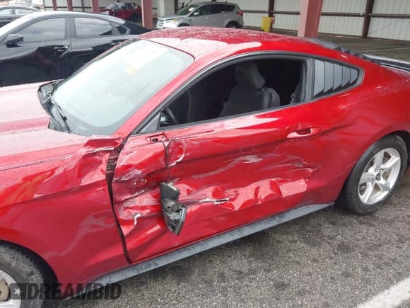 ✅ 2015 Ford Mustang V6 • VIN: 1FA6P8AM8F5348829 • Lot: 43275761. Listed on IAAI with 93,214 mi. Free auction sales archive from the USA and detailed vehicle history report at DreamBid. Image 6.