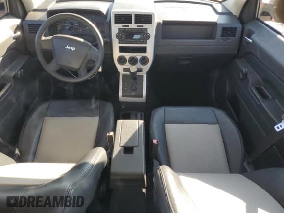 ✅ 2008 Jeep Patriot Sport • VIN: 1J8FT28098D714899 • Lot: 70204505. Wystawiony na Copart z przebiegiem 62 182 mil. Bezpłatny archiwum sprzedaży aukcyjnych z USA i szczegółowy raport historii pojazdu na DreamBid. Zdjęcie 8.