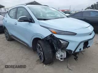 2022 Chevrolet Bolt EUV Premier z VIN 1G1FZ6S08N4124753, wystawiony jako IAAI lot #42195053 z przebiegiem 28 462 mil mil oraz . Historia ofert i sprzedaży dostępna na DreamBid. Obrazek 1.
