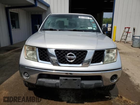 ✅ 2008 Nissan Frontier LE • VIN: 1N6AD07W48C431676 • Lot: 68113955. Wystawiony na Copart z przebiegiem 131 235 mil. Bezpłatny archiwum sprzedaży aukcyjnych z USA i szczegółowy raport historii pojazdu na DreamBid. Zdjęcie 5.