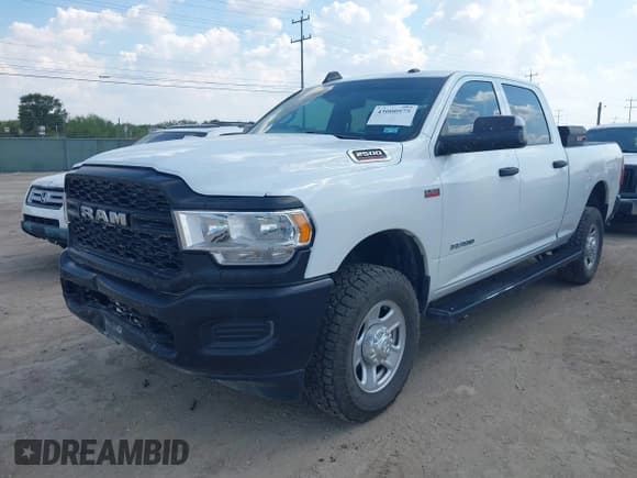 ✅ 2022 Ram 2500 Tradesman • VIN: 3C6UR5CJ3NG298322 • Lot: 43000975. Listed on IAAI with 97,692 mi. Free auction sales archive from the USA and detailed vehicle history report at DreamBid. Image 2.