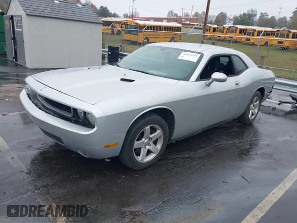 ✅ 2010 Dodge Challenger SE • VIN: 2B3CJ4DV1AH102512 • Lot: 40784408. Wystawiony na IAAI z przebiegiem 204 223 mil. Bezpłatny archiwum sprzedaży aukcyjnych z USA i szczegółowy raport historii pojazdu na DreamBid. Zdjęcie 2.