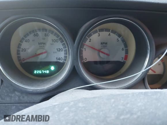 ✅ 2010 Dodge Challenger SE • VIN: 2B3CJ4DV7AH208334 • Lot: 41367327. Wystawiony na IAAI z przebiegiem 226 748 mil. Bezpłatny archiwum sprzedaży aukcyjnych z USA i szczegółowy raport historii pojazdu na DreamBid. Zdjęcie 7.